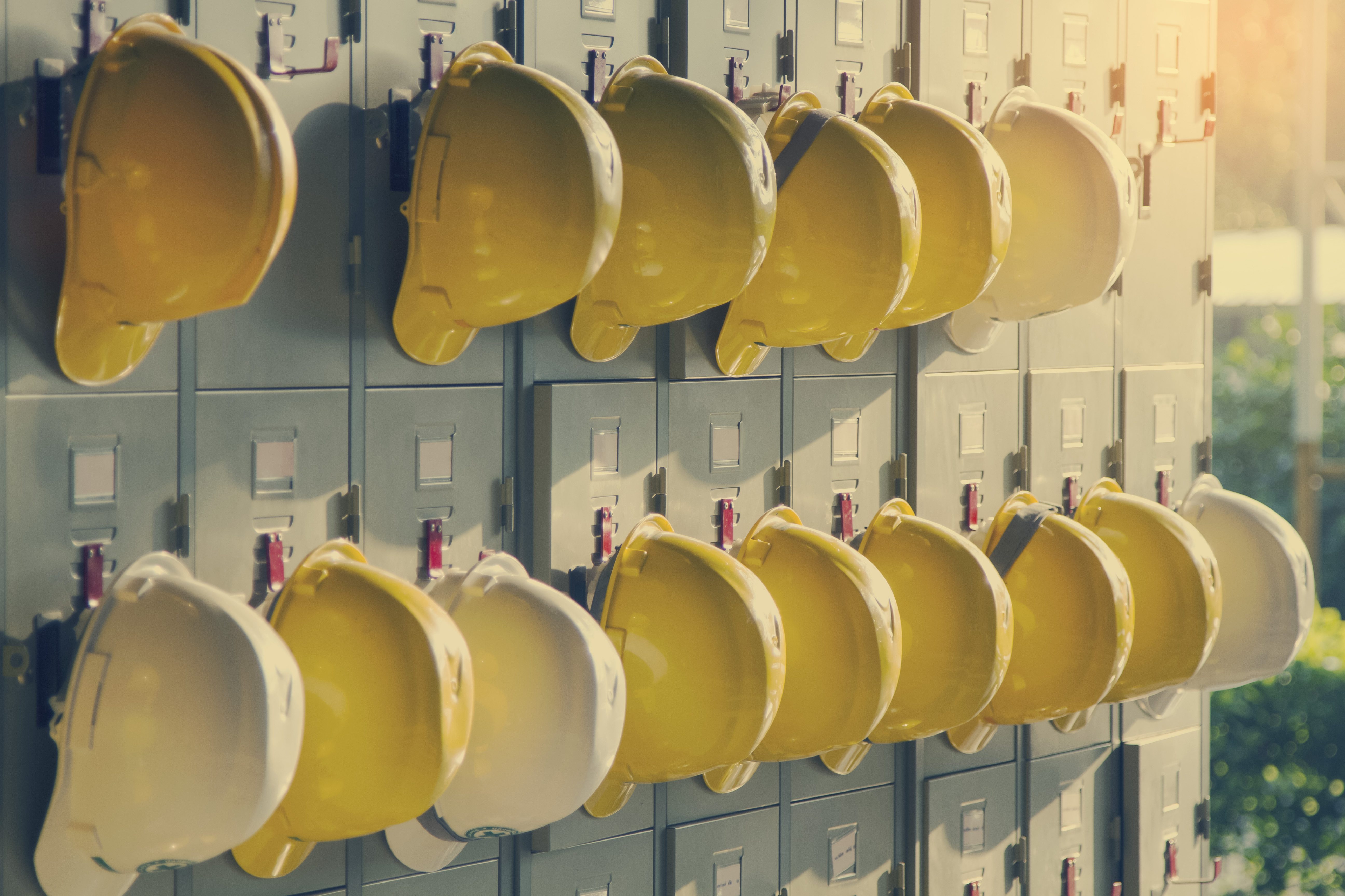 Correrei ai ripari Data Breach - Cappelli di Sicurezza in cantiere